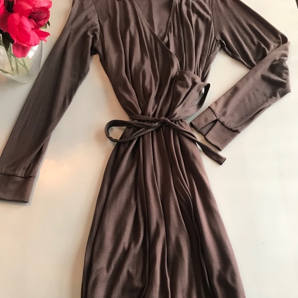NWOT Velvet by Graham and Spencer Wrap Dress - Picture 4 of 8